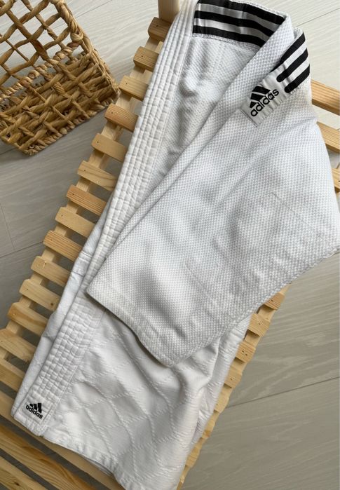 Кімоно “Adidas” Перчатки доя боїв