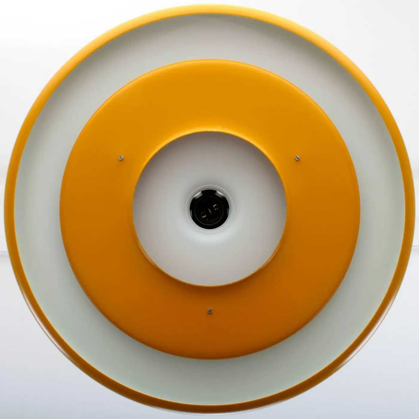 Candeeiro Optima 7 Amarelo, por Hans Due para a Fog & Morup 1972