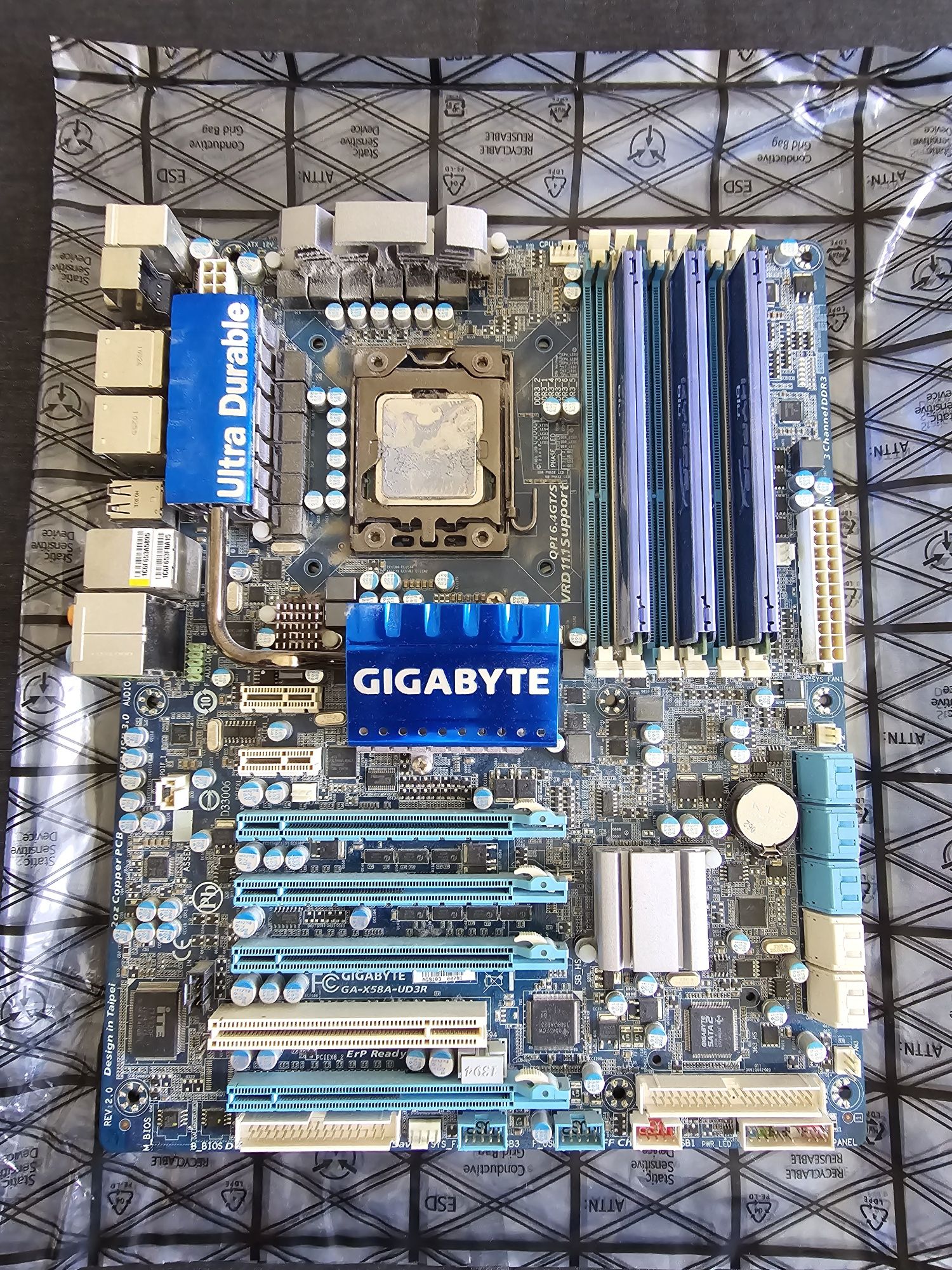 Процесор, материнська плата, оперативка. i7 950;  DDR3 1600 12G