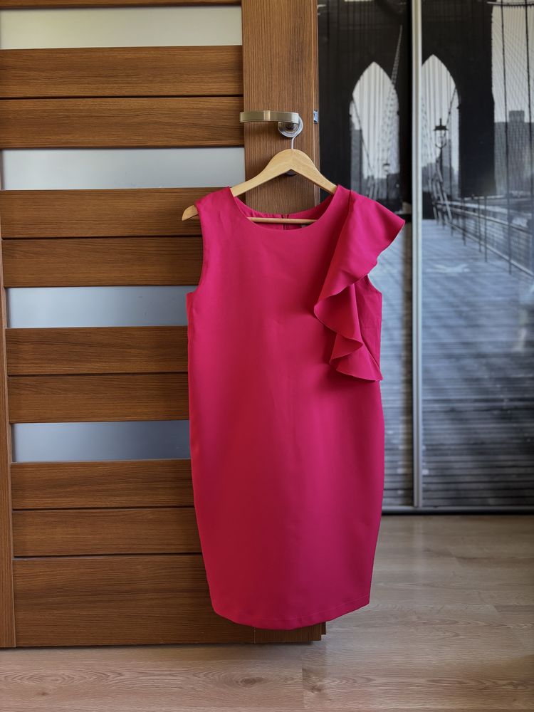 Elegancka sukienka z falbanką s 36 na wesele