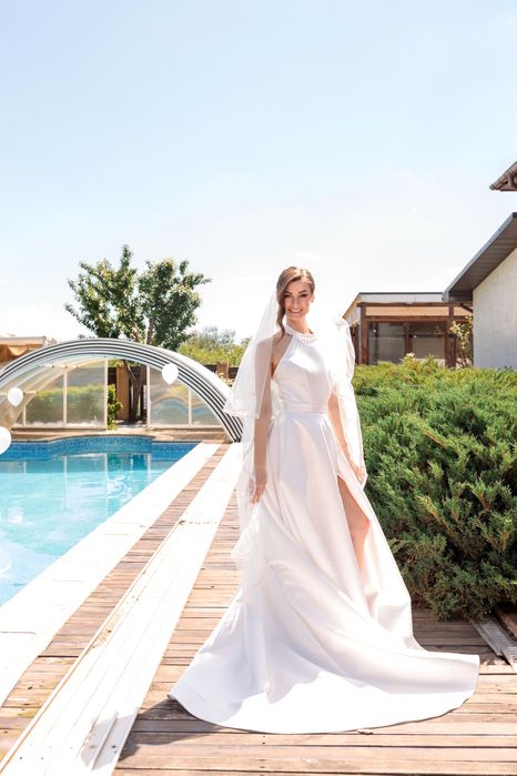 Весільна сукня з фатаб , олягнута 1 раз , після хімчистки