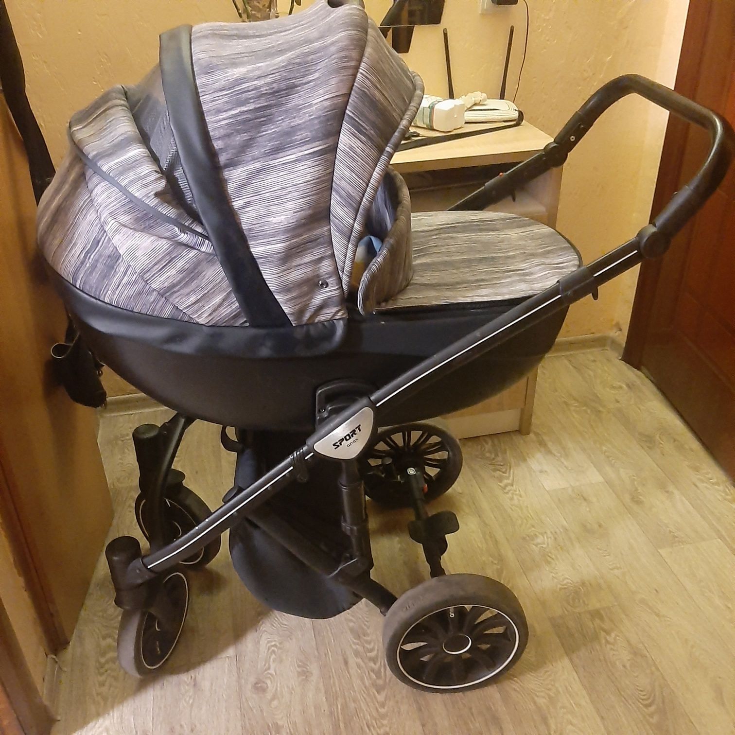 Продам коляску для новорожденных