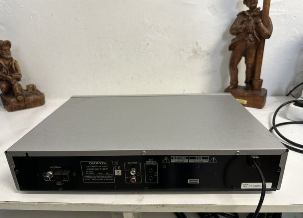 Tuner stereo Onkyo T-4211, Made in Malaysia.