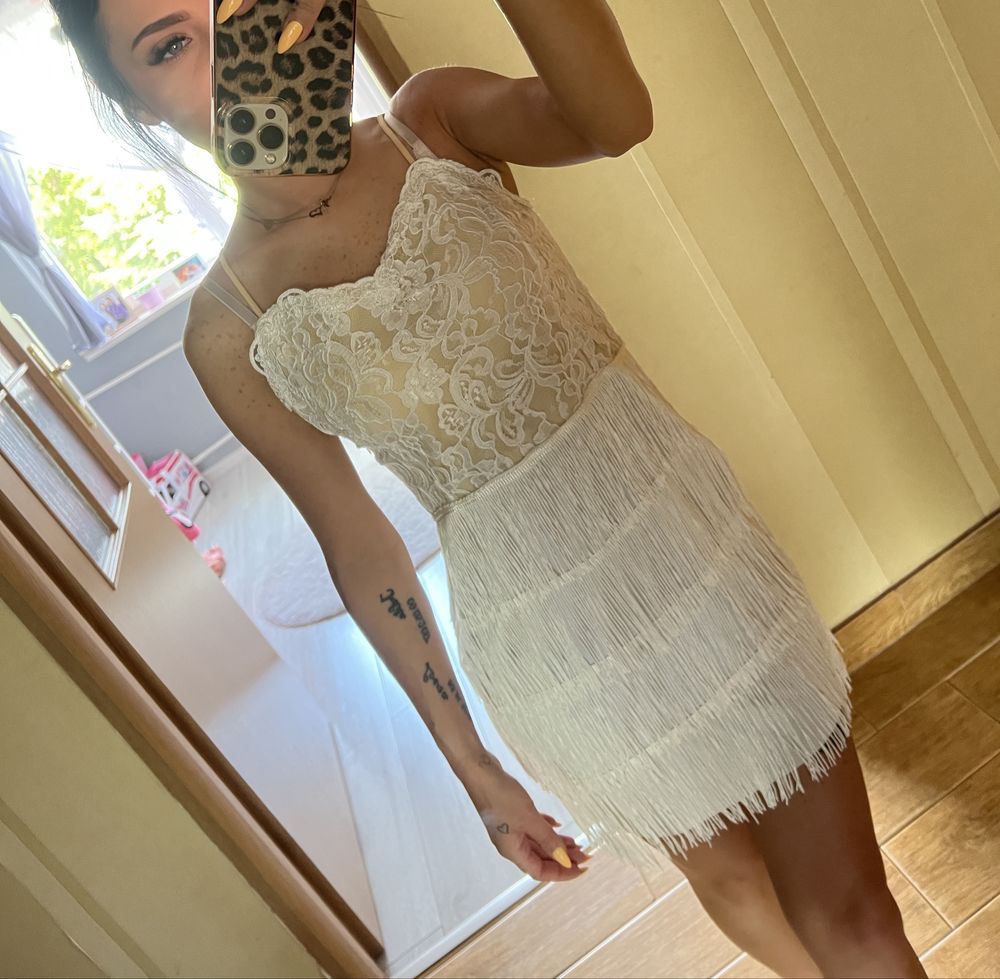 Sukienka 34 XS ecru mini balowa elegancka frędzle wieczorowa