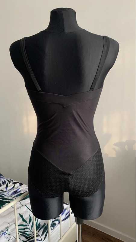 Triumph czarne modelujące body bielizna 75C