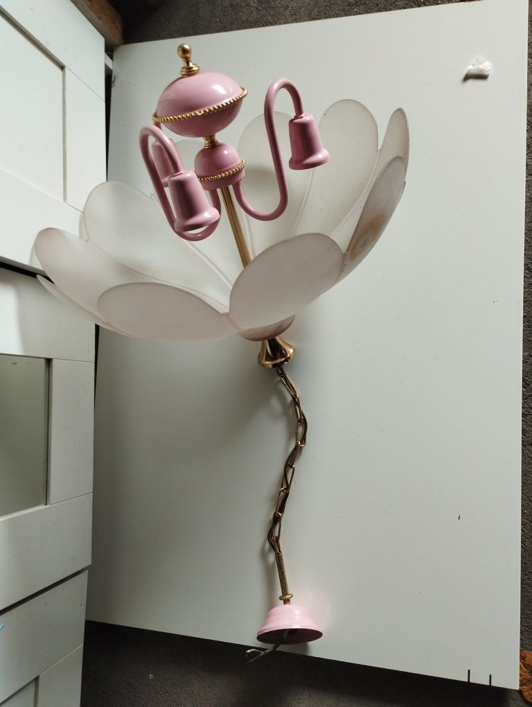 Lampa ze szklanym kloszem