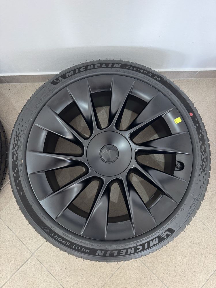 Nowe Koła Tesla 20x9,5 ET45