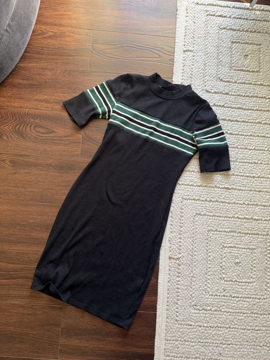 Чорна стильна сукня