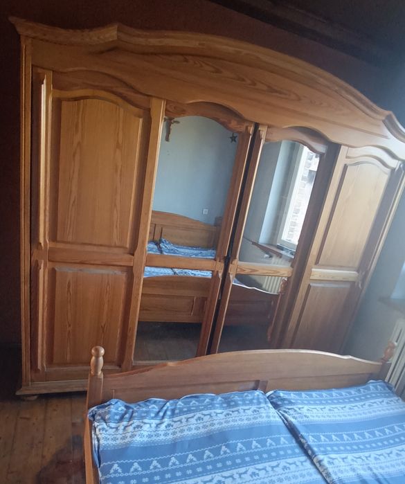 Sypialnia dębowa szafa, łóżko, stoliki nocne