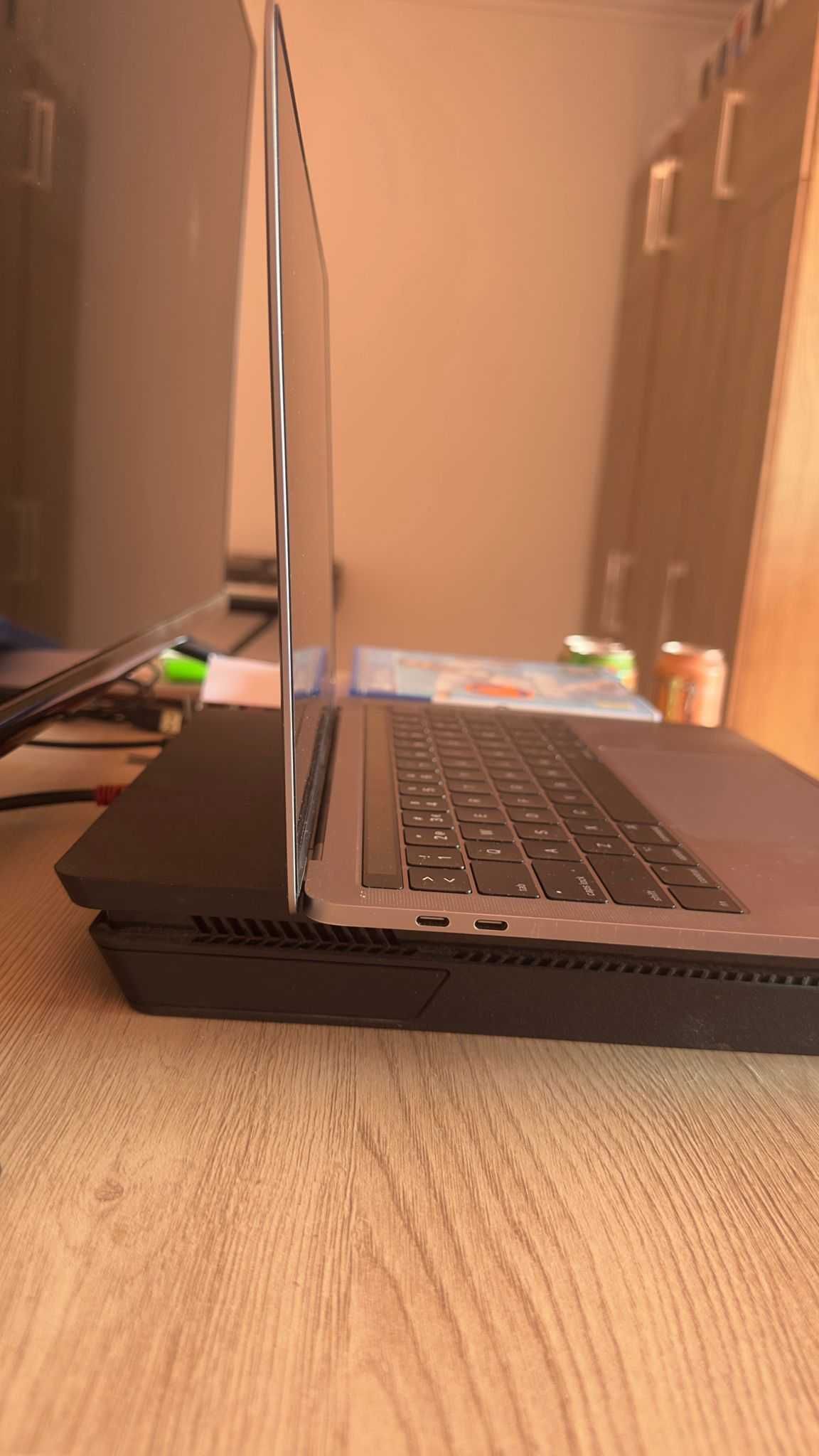 MacBook Pro 13” Touch Bar