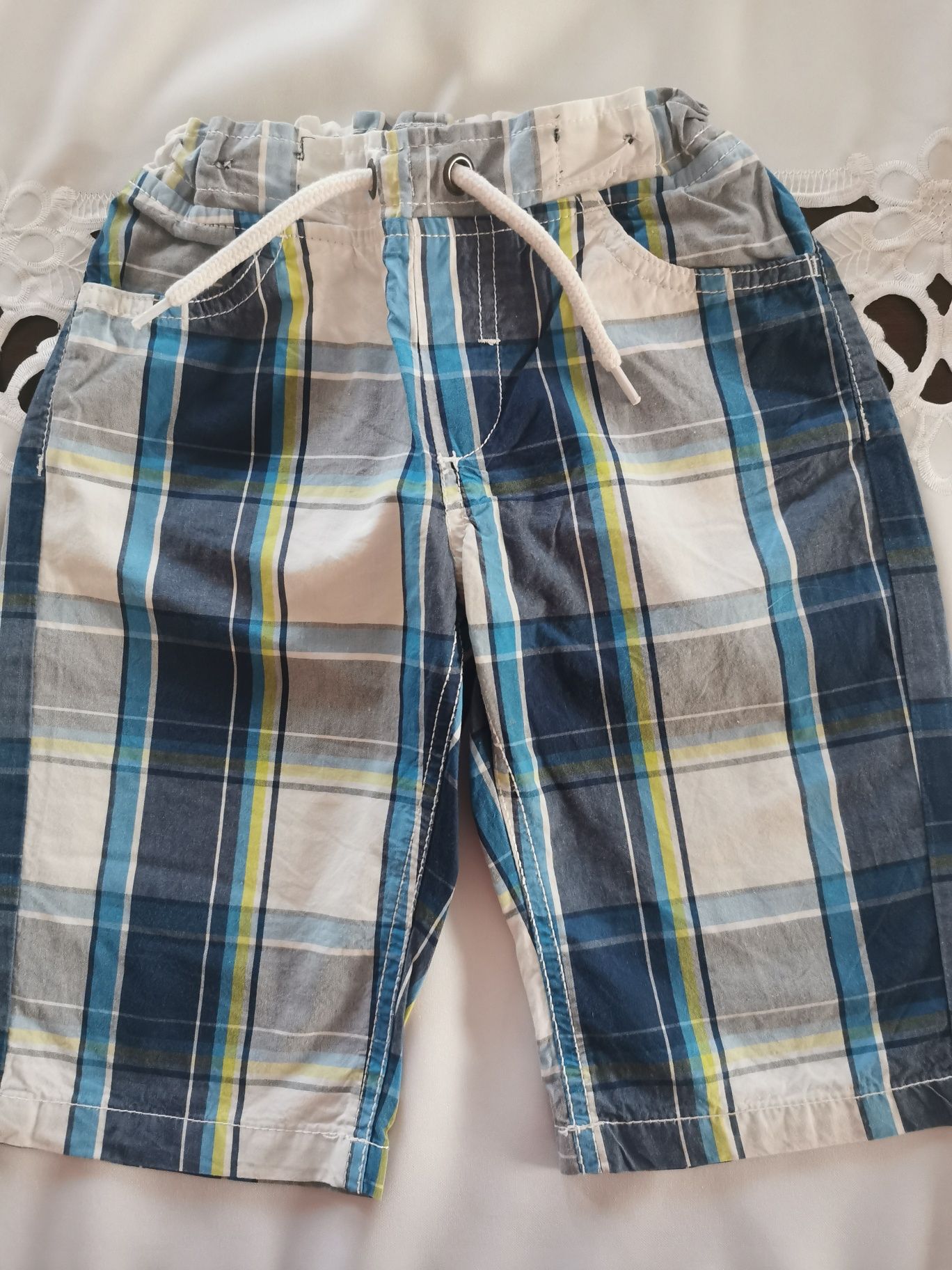 Krótkie eleganckie spodenki w rozm. 116