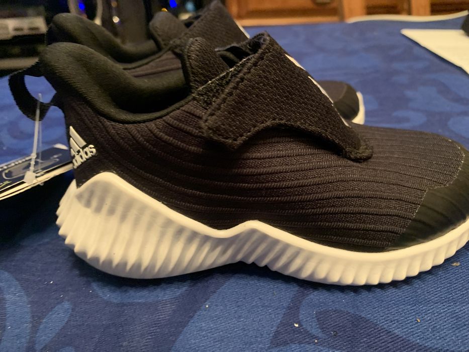 Tenis adidas tamanho 24 novos