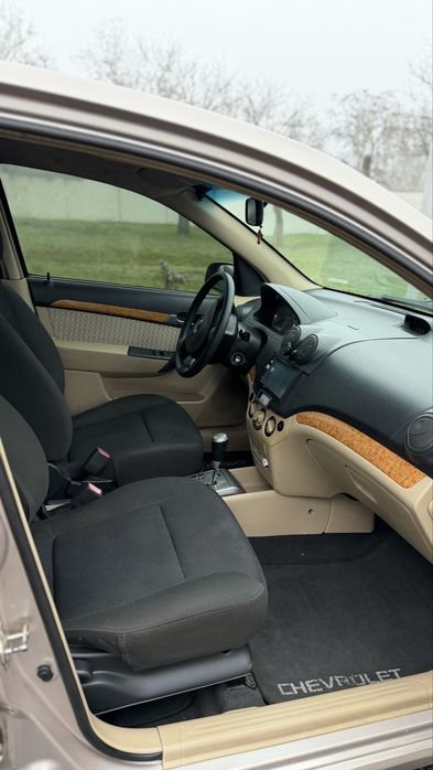 Продам шевролет авео в гарному стані автомат 1.6 бензин