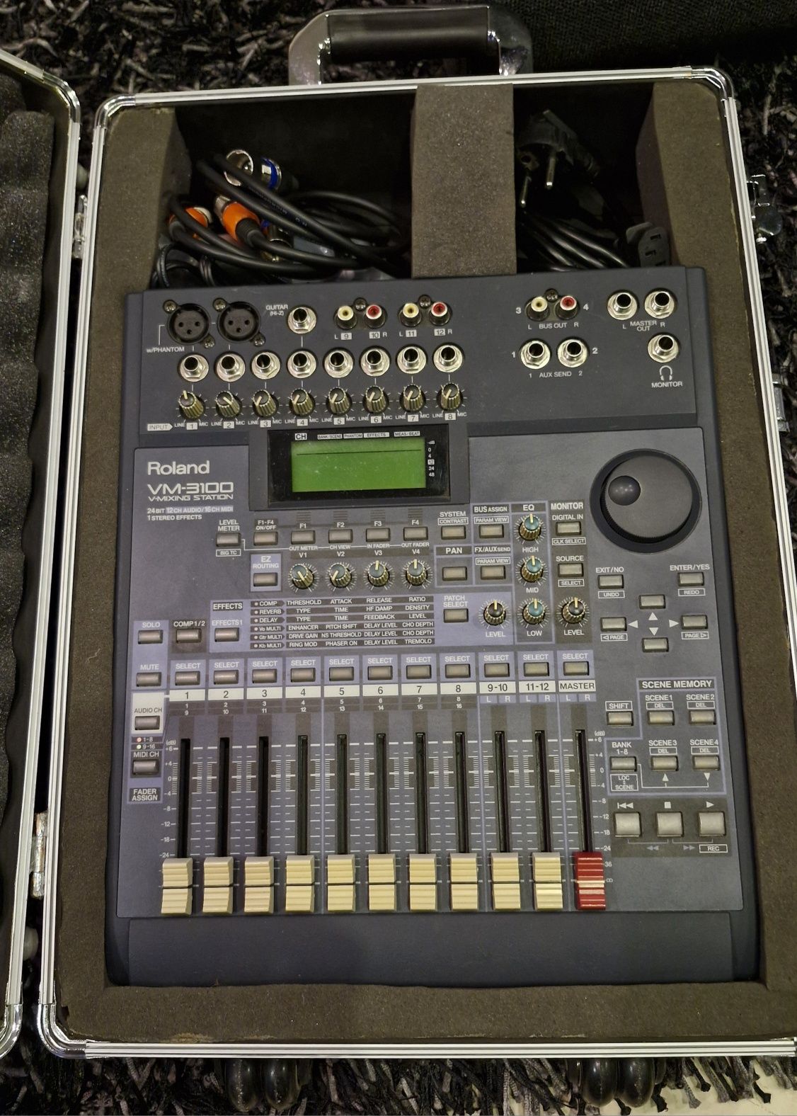 Roland VM-3100 c/ Case