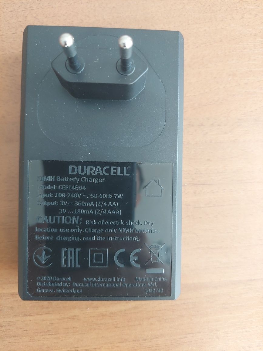 Продам зарядное устройство Duracell CEF14 с аккумуляторами