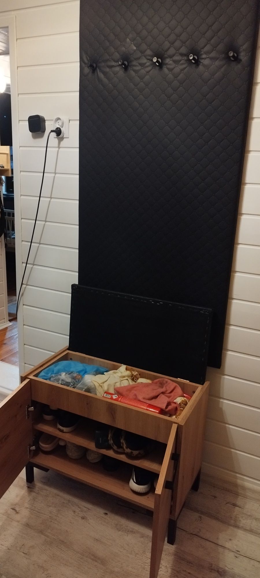 Szafka na buty z wieszakiem