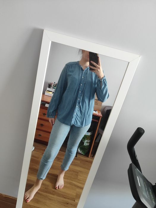 Jeansowa bluzka na długi rękaw zapinana na guziki