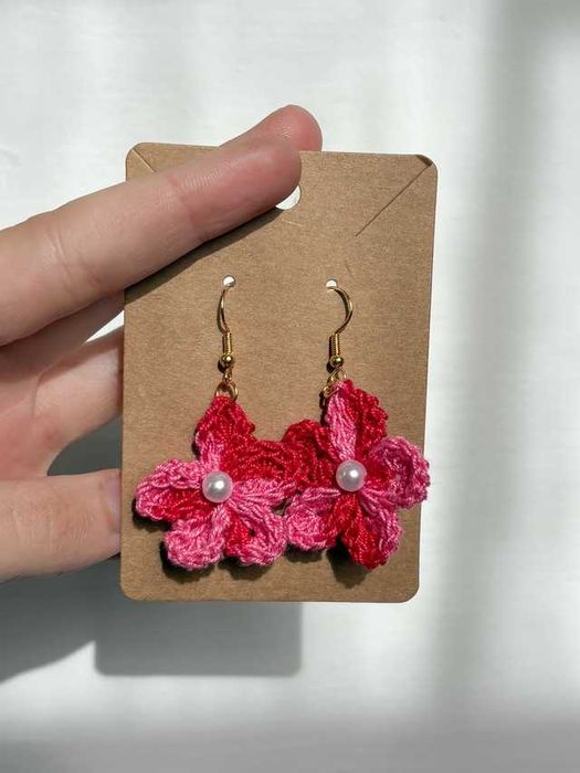 Brincos em crochet de Flor com pedra no meio