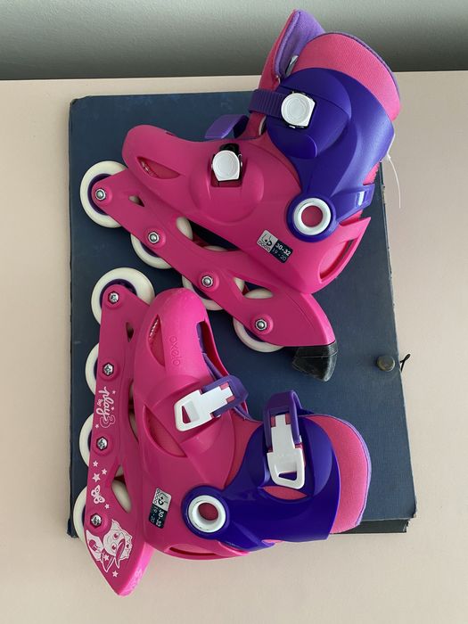 Patins em linha e capacete