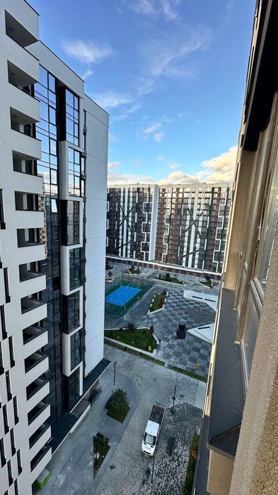 Продаж 1 км квартири в топовому ЖК поруч з озером