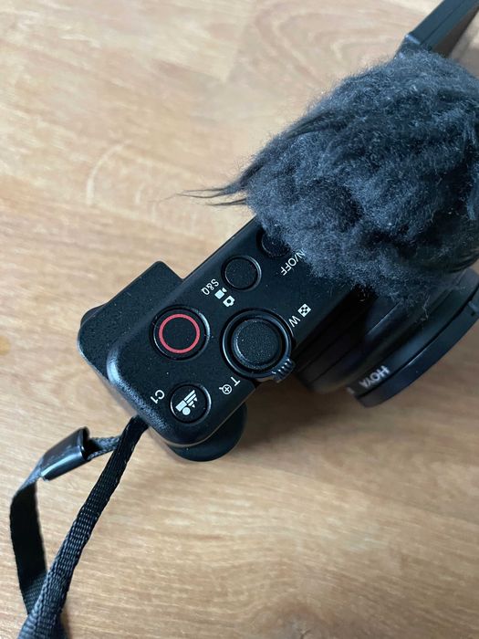 Sony ZV-1F na gwarancji + statyw + baterie + dodatki