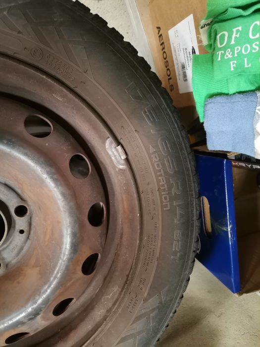 Sprzedam opony z felgami z Peugeot 206