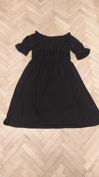 Czarna sukienka z krótkimi rękawami