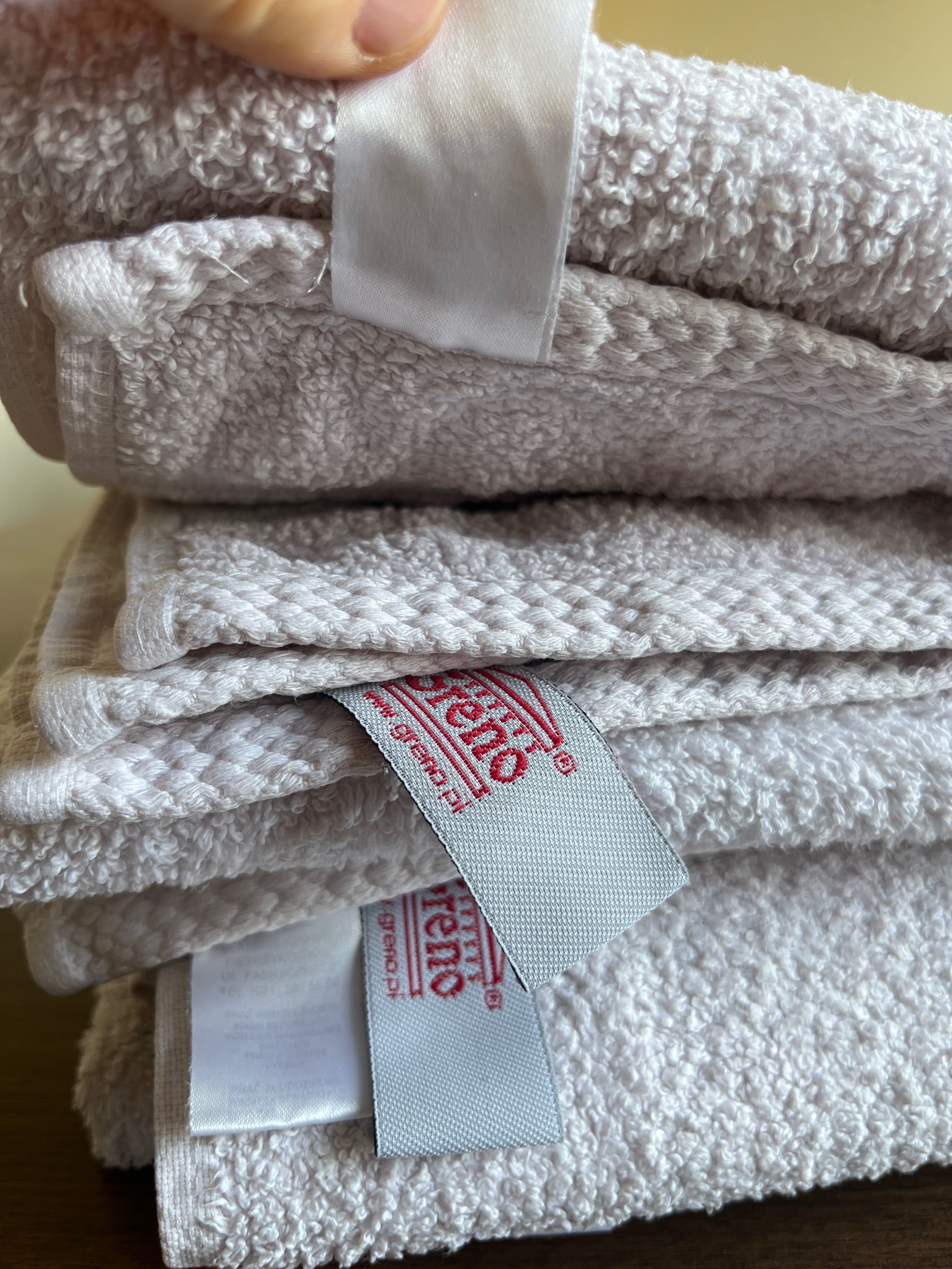 Ręczniki średnie białe 4 sztuki, 2 z nich firmy Greno