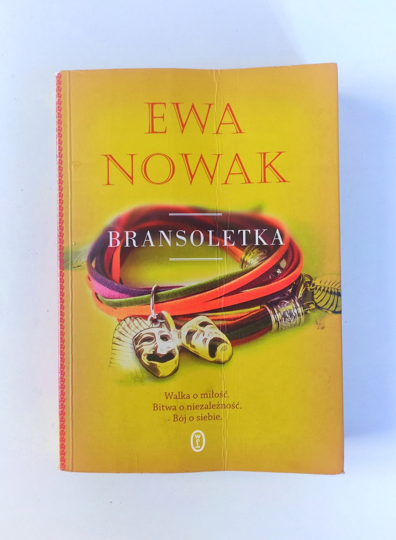 Ewa Nowak "Bransoletka" książka młodzieżowa