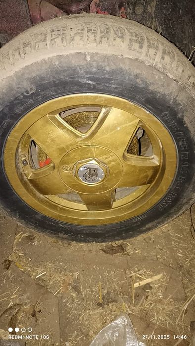 Форд.       ескорт.