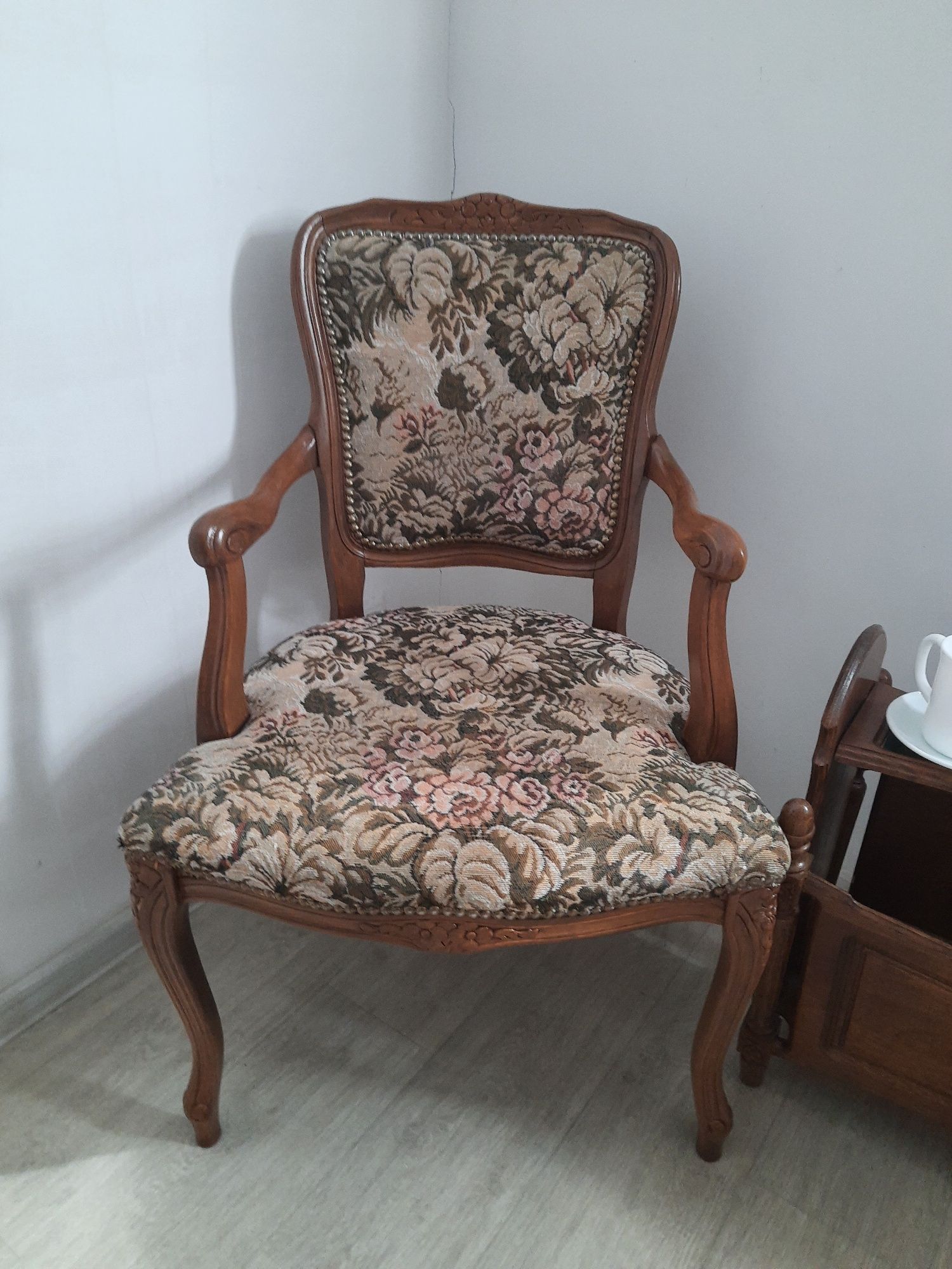 Кресло барокко  ,  столик газетница