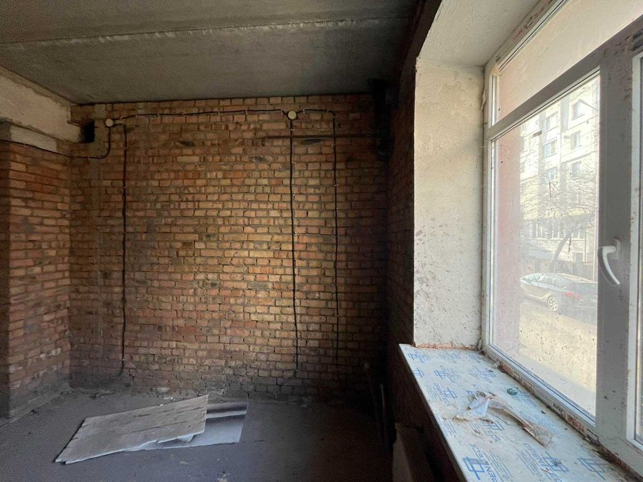 ПРОДАЖ 2-кімнатної квартири в престижній локації біля Озера (Виставка)