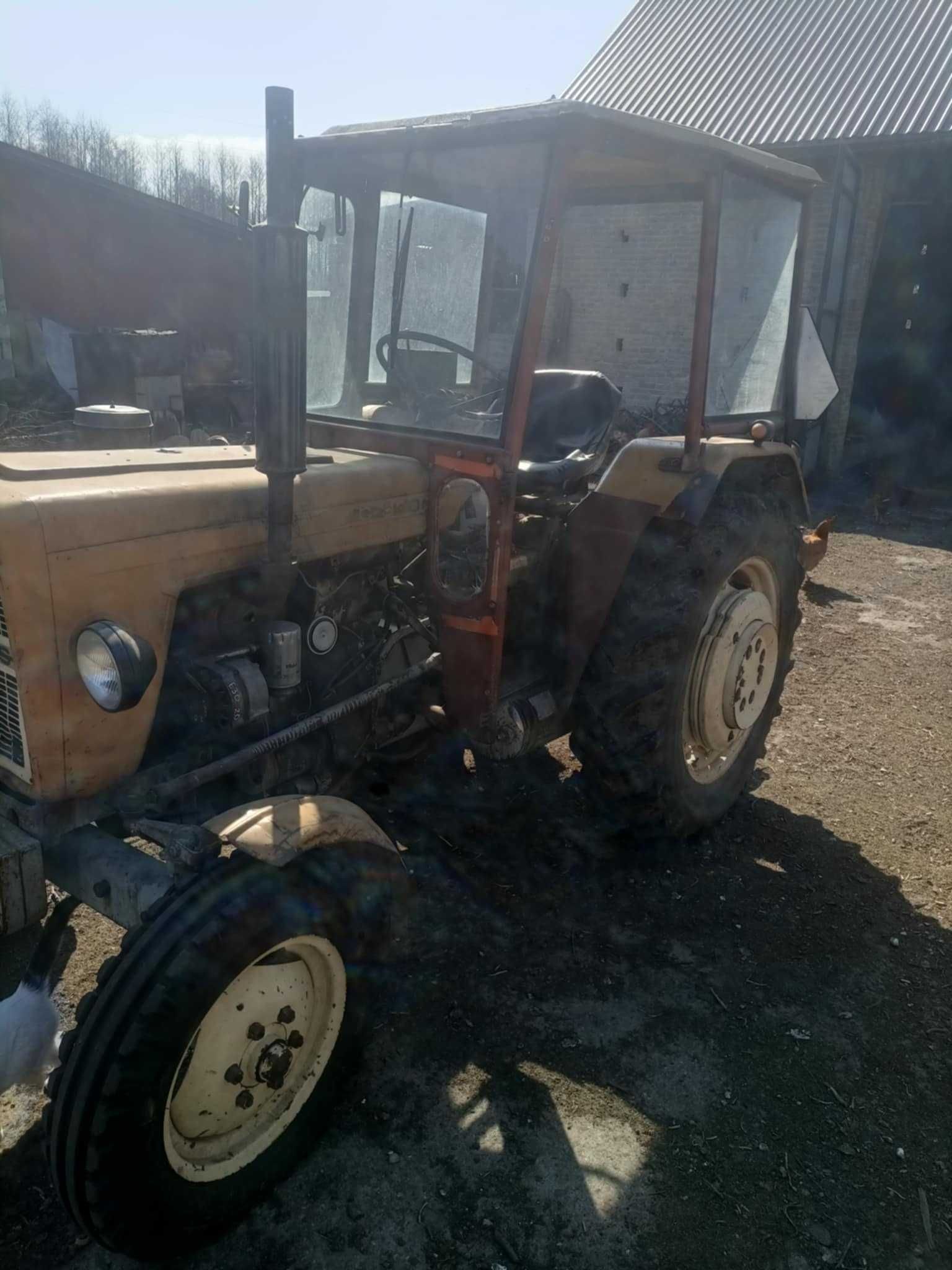 Ciągnik Ursus C-330 z 1987r