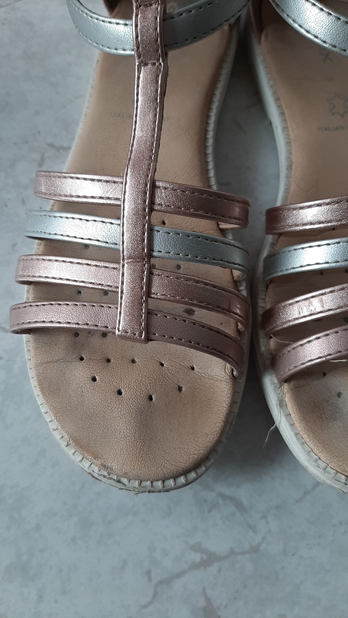 Sandálias Geox para menina tamanho 35