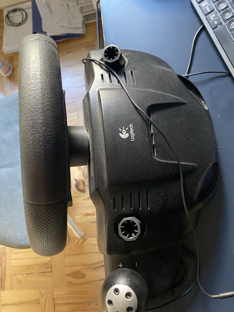 Volante Logitec Driving Force Pro