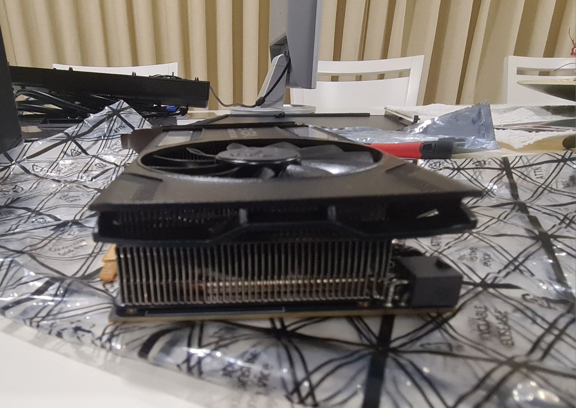 Placa gráfica GTX 1060 6GB