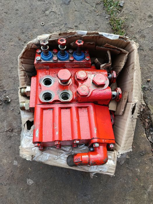 Гідравлічний розподільник р80 знятий з експортного трактора МТЗ 82 .