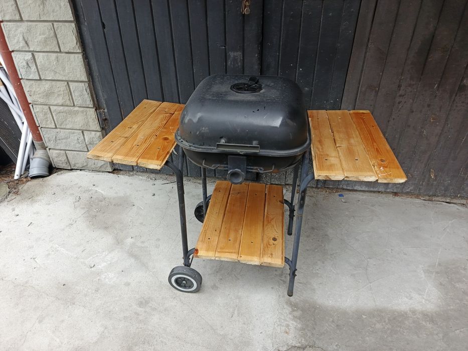 Grill ogrodowy na kółkach
