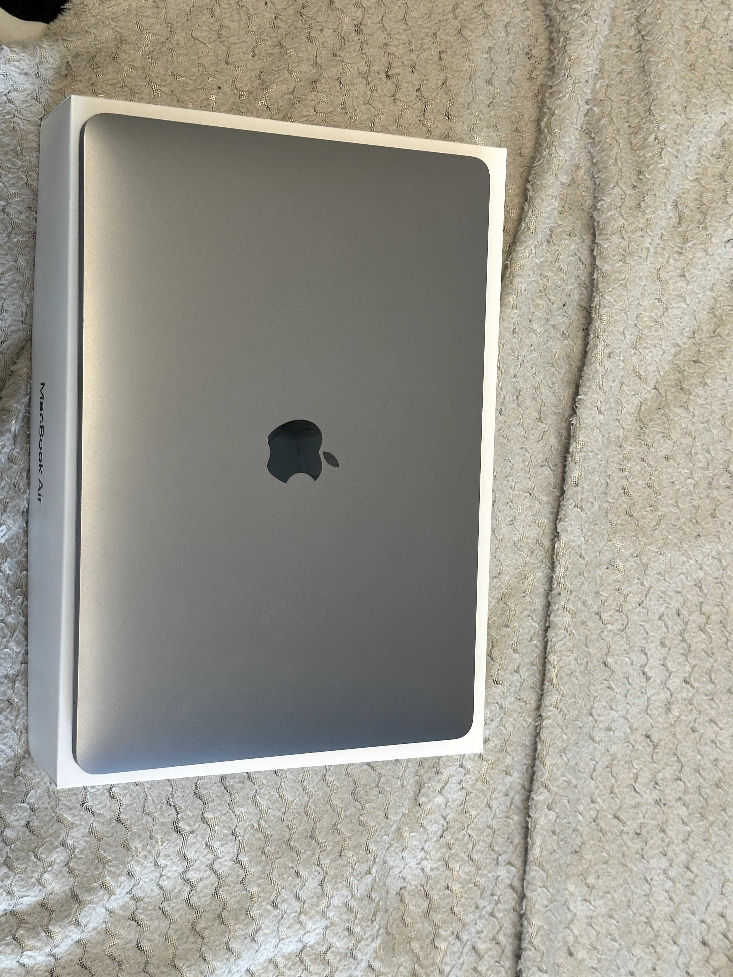 Macbook Air M1 2020, 256gb, 8gb ram + podkładka