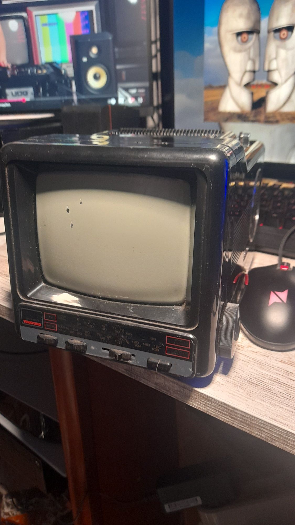 Mini Tv com Rádio