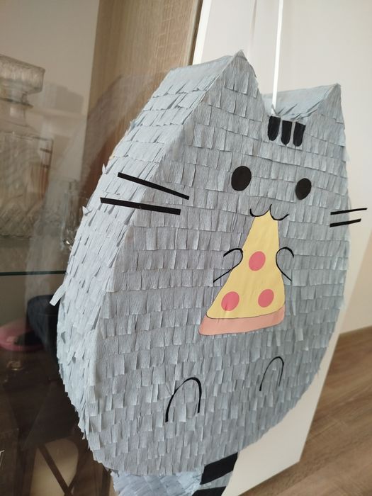 Duża piniata kot pusheen z pizzą