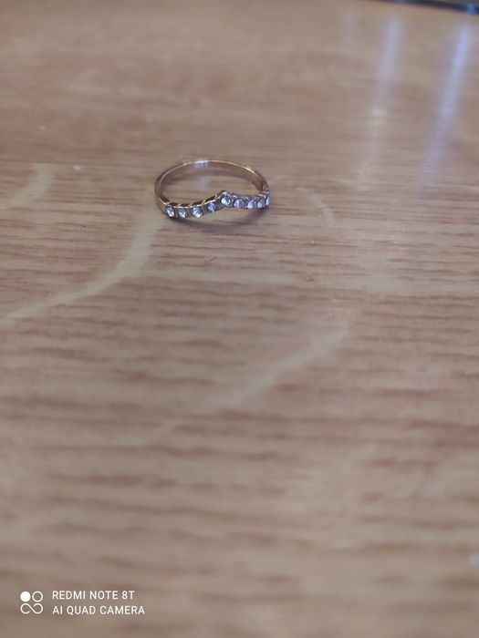 Pierścionek damski w kolorze złota