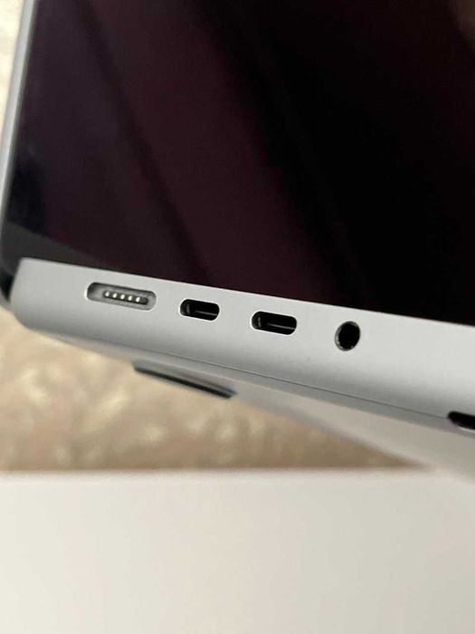 MacBook Pro 16 M1max/32/512