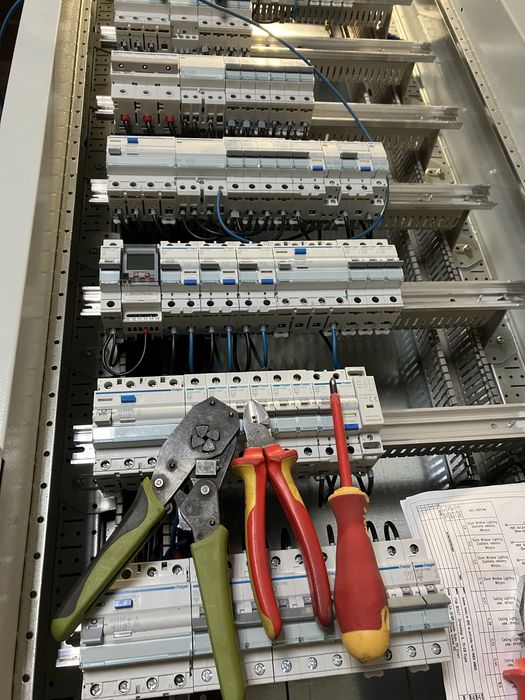 Elektryk Łódź Instalacje usługi elektryczne wejdz na wwwMrSmarthome.pl