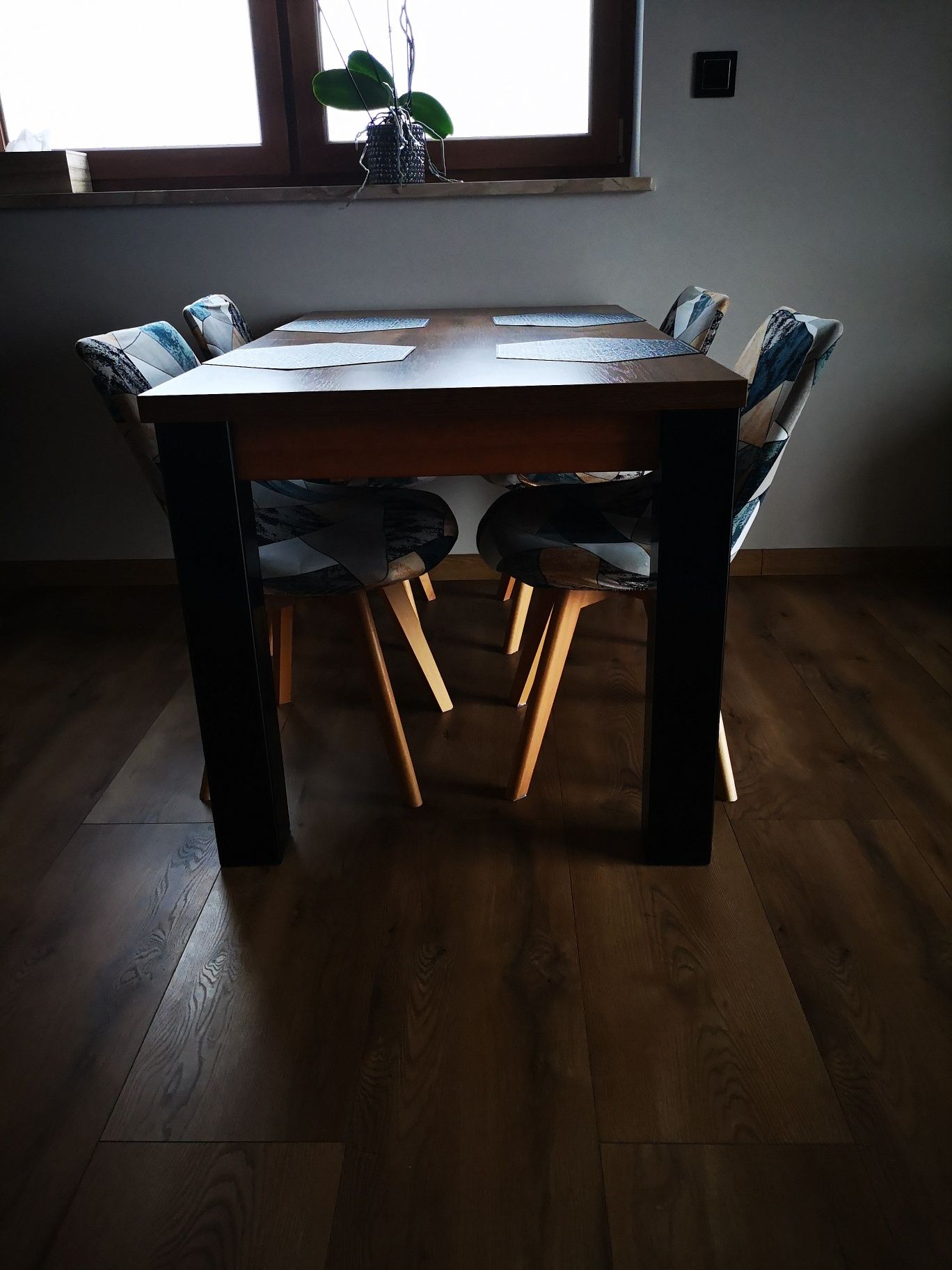 Nowoczesny stół rozkładany 140-190 cm