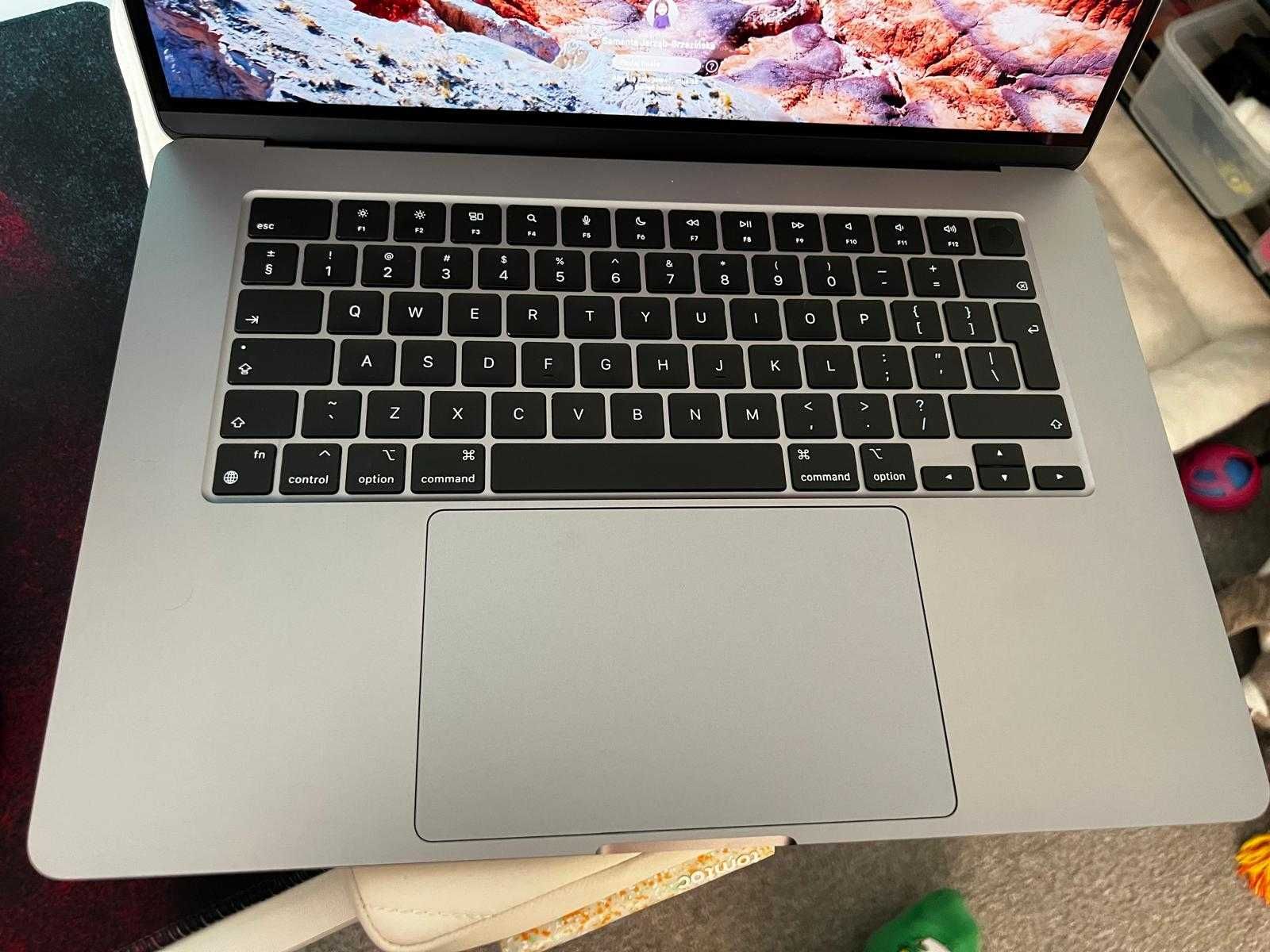 15-calowy MacBook Air z chipem M3 – GWIEZDNA SZAROŚĆ