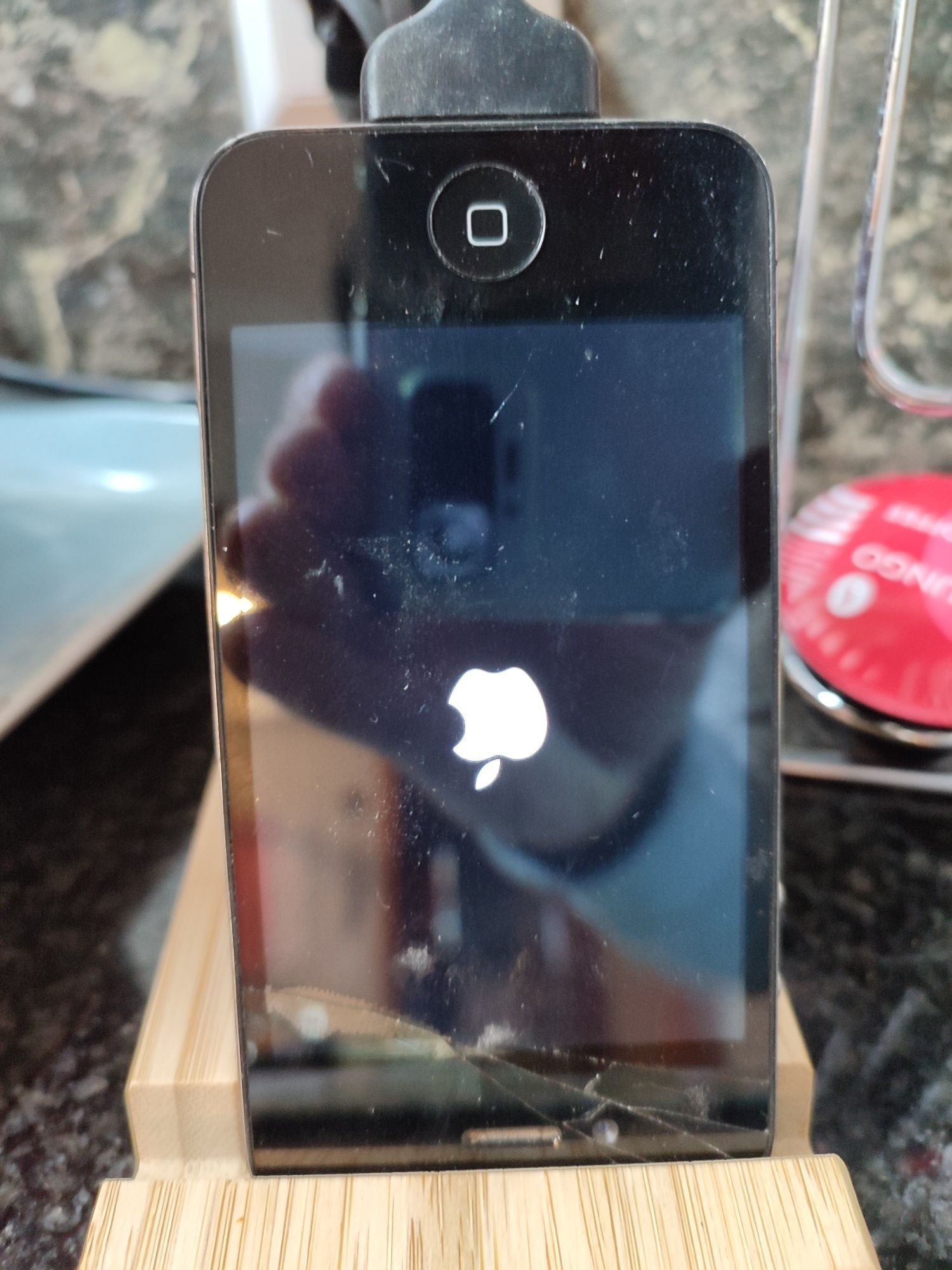 iPhone 4 Com ecrã estalado