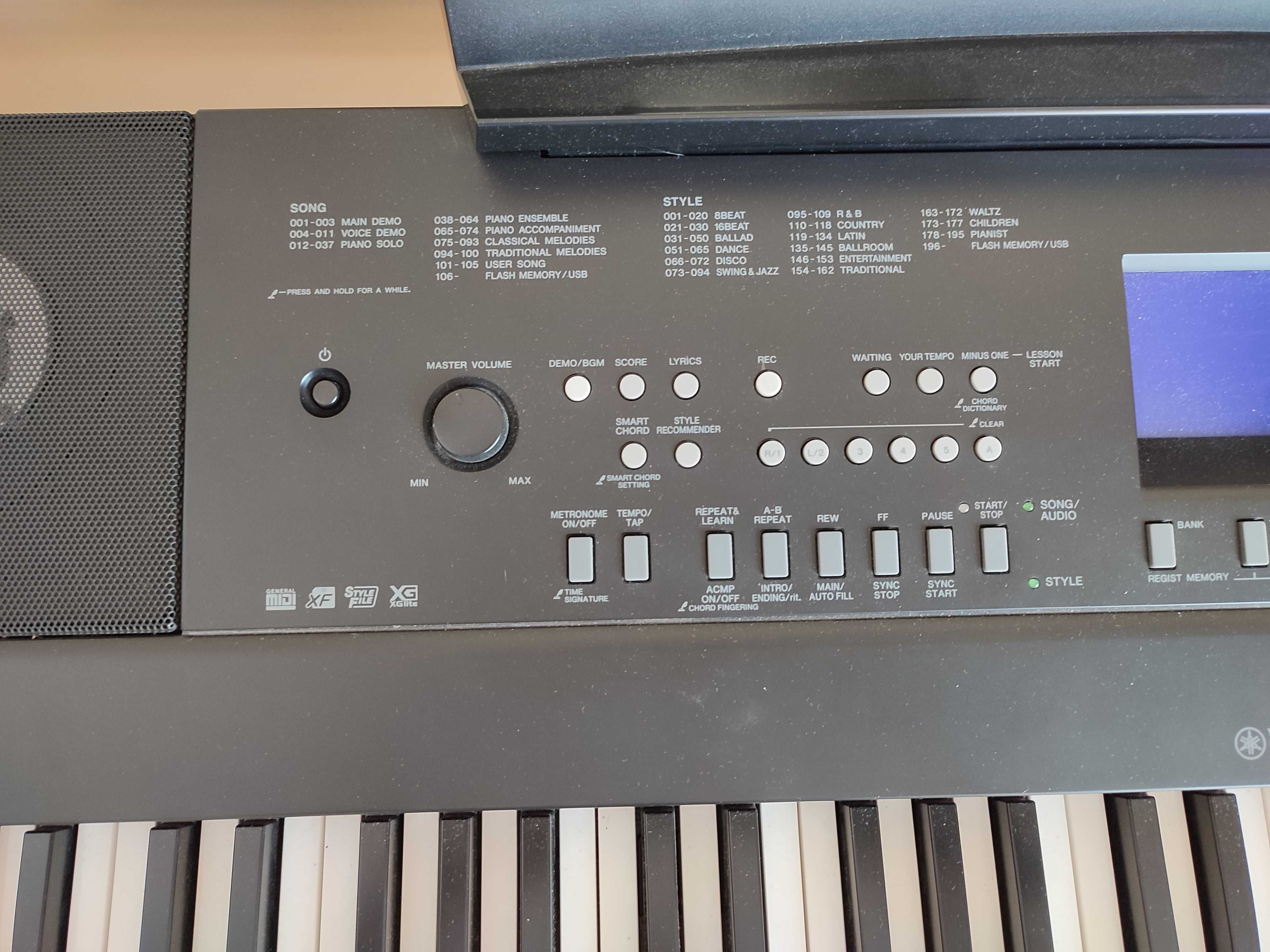 Pianino cyfrowe Yamaha DGX 650 z pedałami