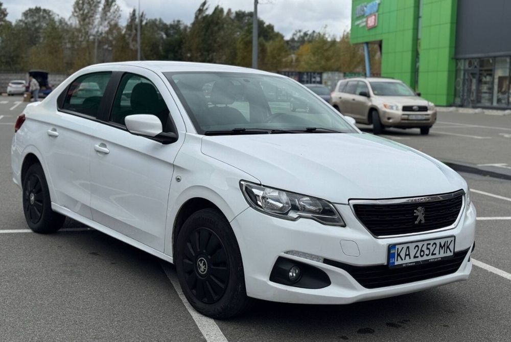 Здається автомобіль в аренду.