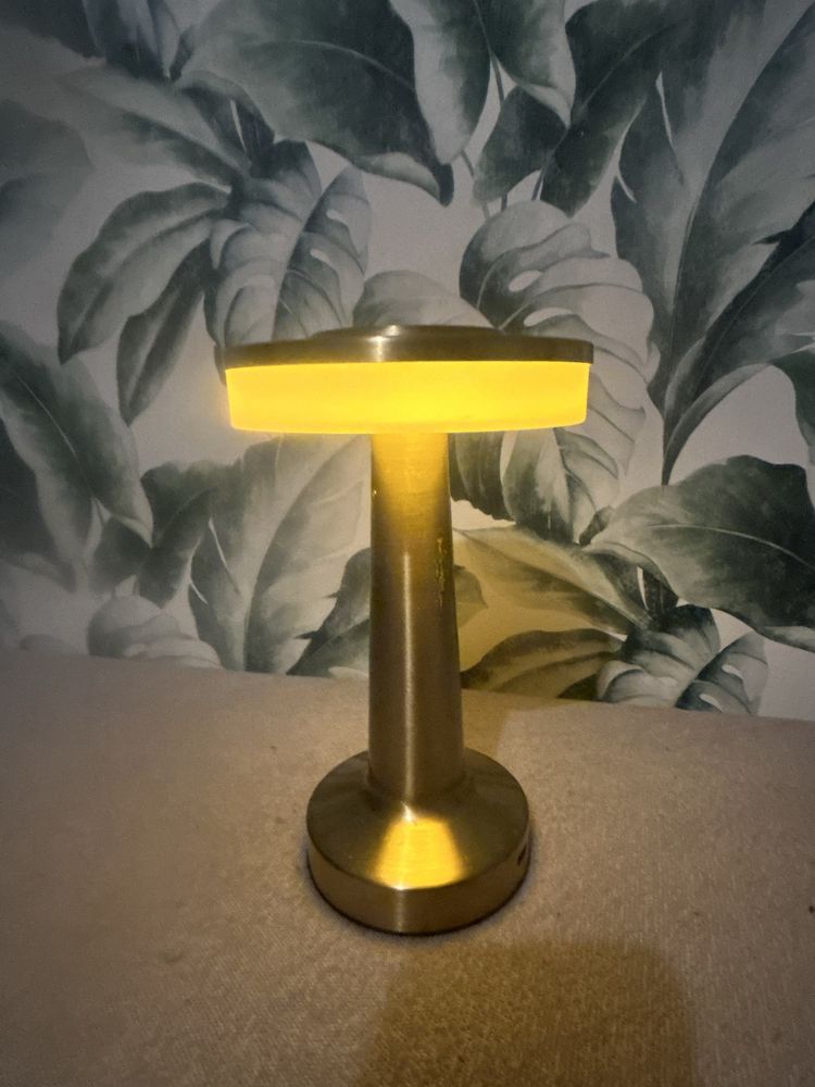 Lampka bezprzewodowa. Ladowana usb C DOTYKOWA zlota